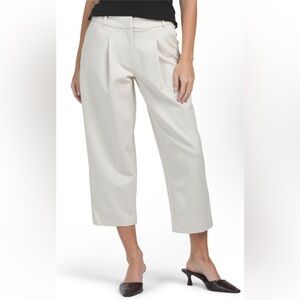 HOUSE OF HARLOW 1960
Pleated High Waist Loose Fit Tappered Trousers